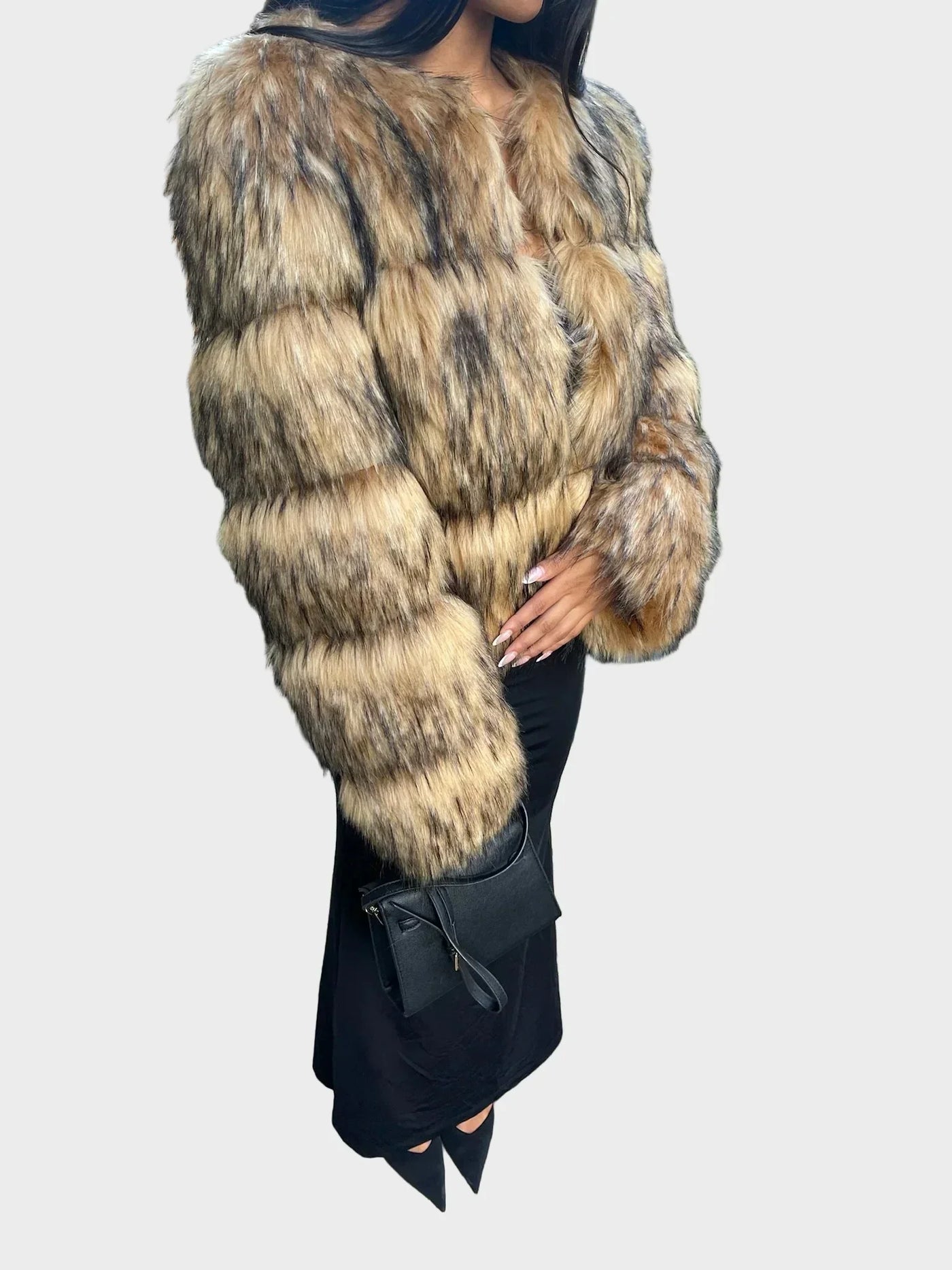 Amira -  Elegantna jakna od umjetnog krzna